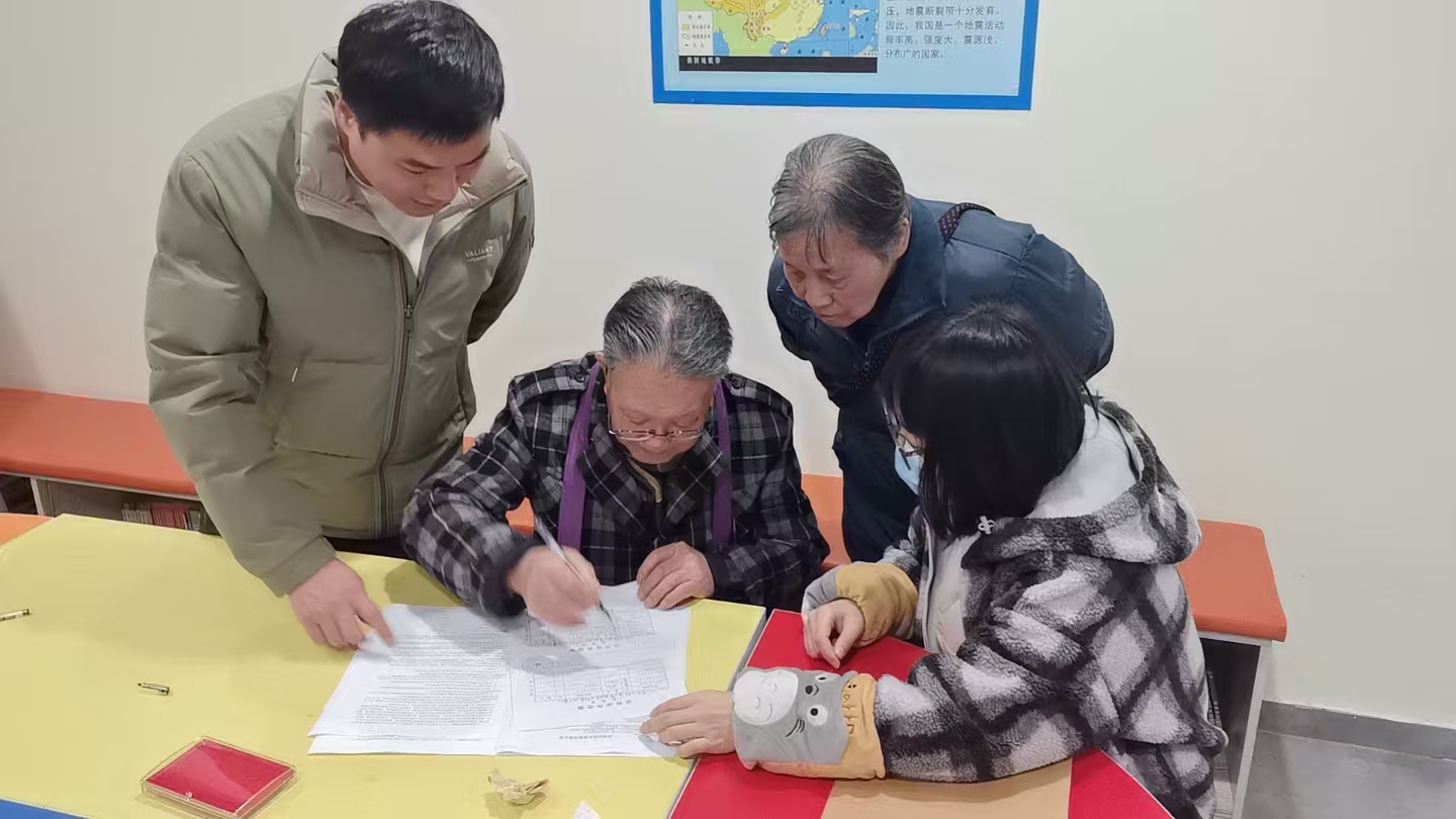 仅2小时，，，，，，，，签约率达100%！电子管厂宿舍地块签约工作圆满收官